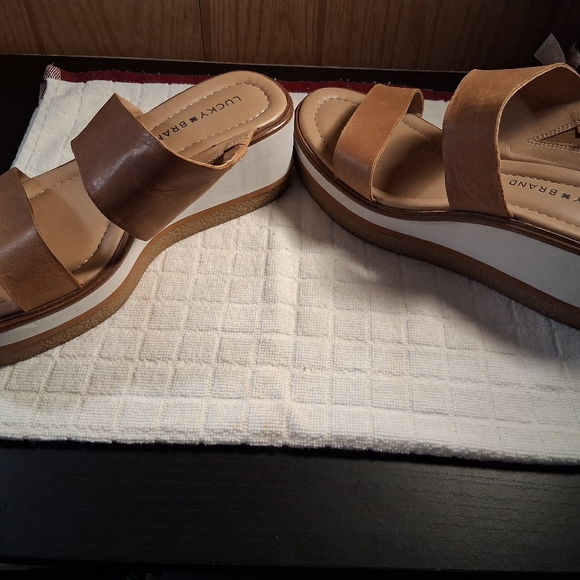 Lucky Brand Tan Leather Women's Sandals - Picture 3 of 5